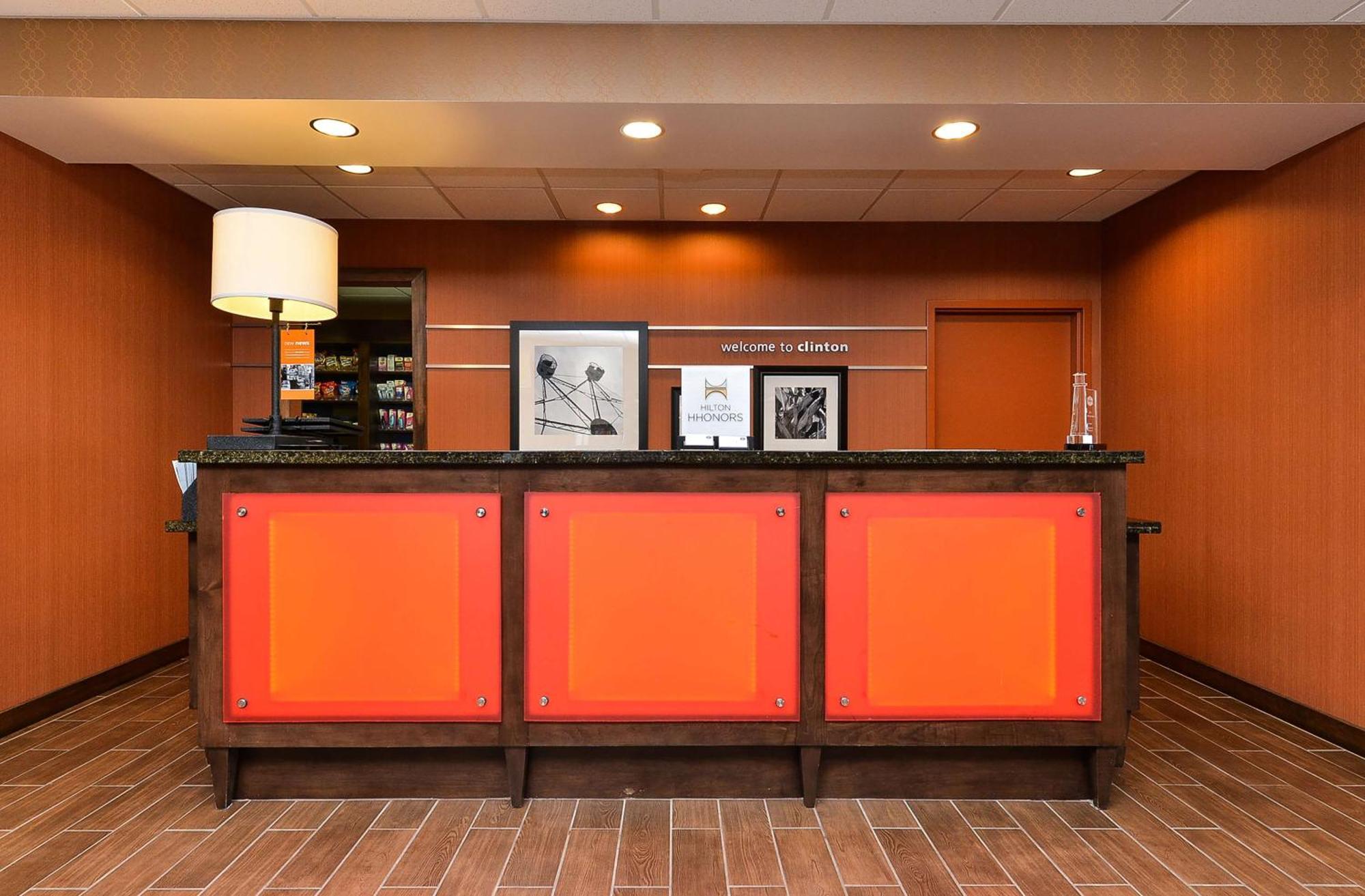 Hampton Inn Clinton Экстерьер фото